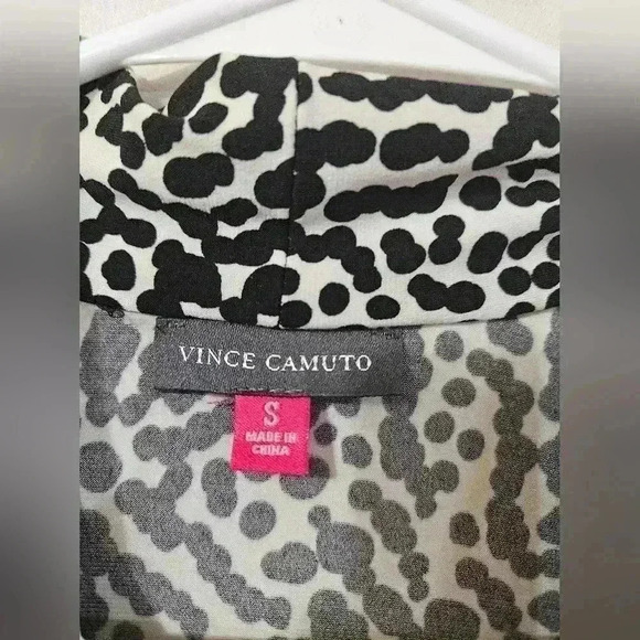 EUC! Vince Camuto black and white long sleeve blouse! - Picture 4 of 4